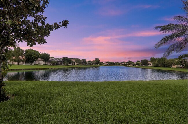 Foto del edificio - 9183 Bay Point Cir