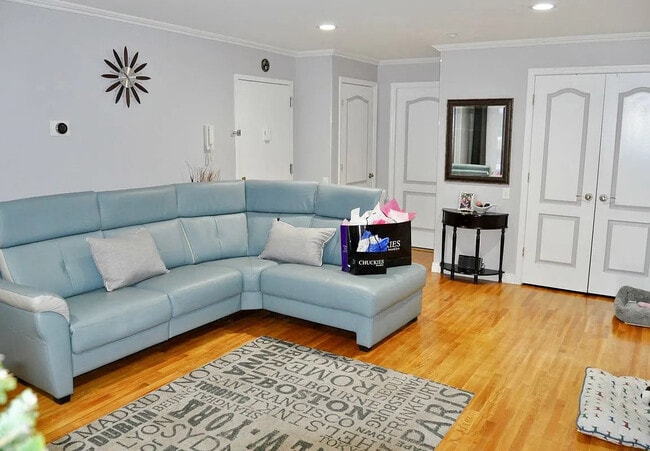 Building Photo - 2072 Ocean Ave