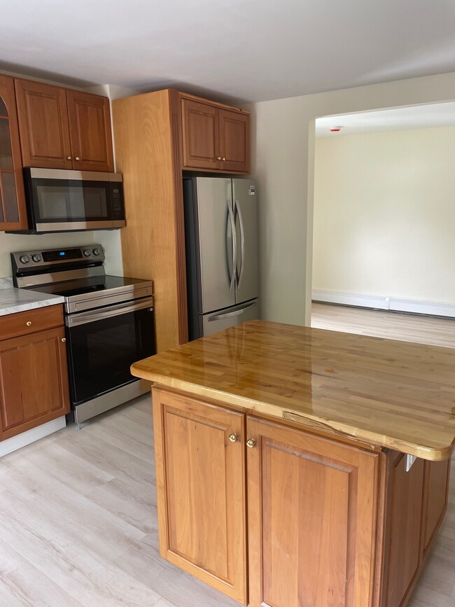 Building Photo - 3 Beckett St