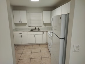 Building Photo - 3181 W Hallandale Beach Blvd