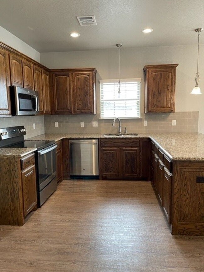 Foto del edificio - 4/2 Xtra Parking Fenced Yard BROCK ISD - L...