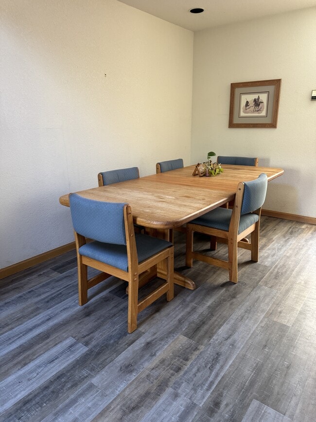 Building Photo - 2500 Kinnickinnick Rd