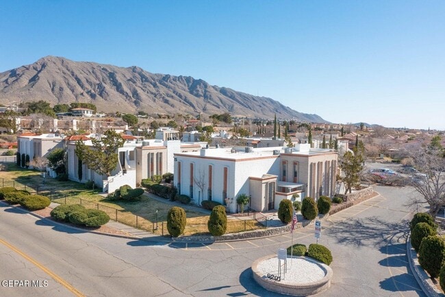 Building Photo - 6201 Escondido Dr