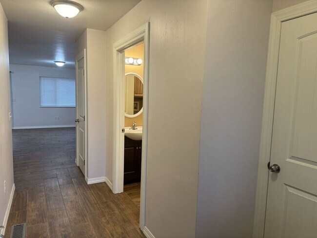 Building Photo - 14240 Stotts Pl