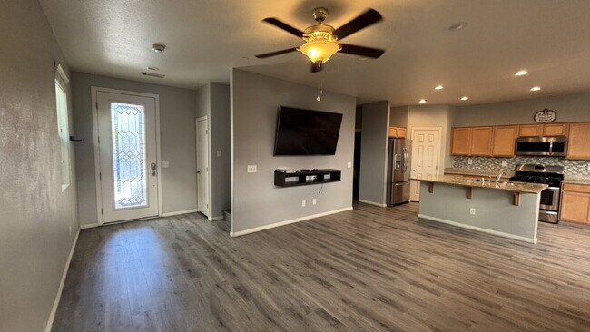 Foto del edificio - 4 Bed, 3 Bath