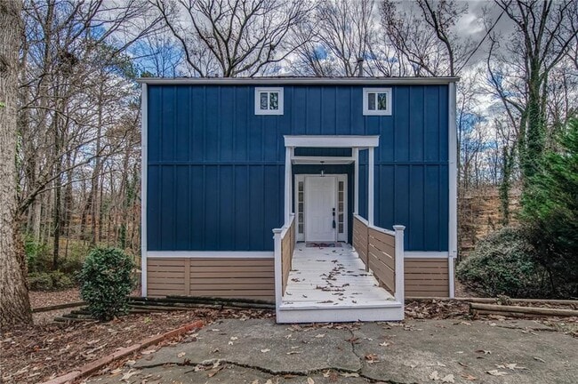 Building Photo - 1208 Laurel Cliff Dr SE