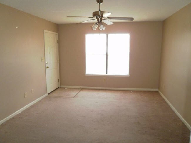 Building Photo - Washer and Dryer Furnished