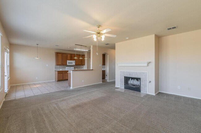 Foto del edificio - Spacious 4 bedroom 2.5 bath in Wllowstone ...