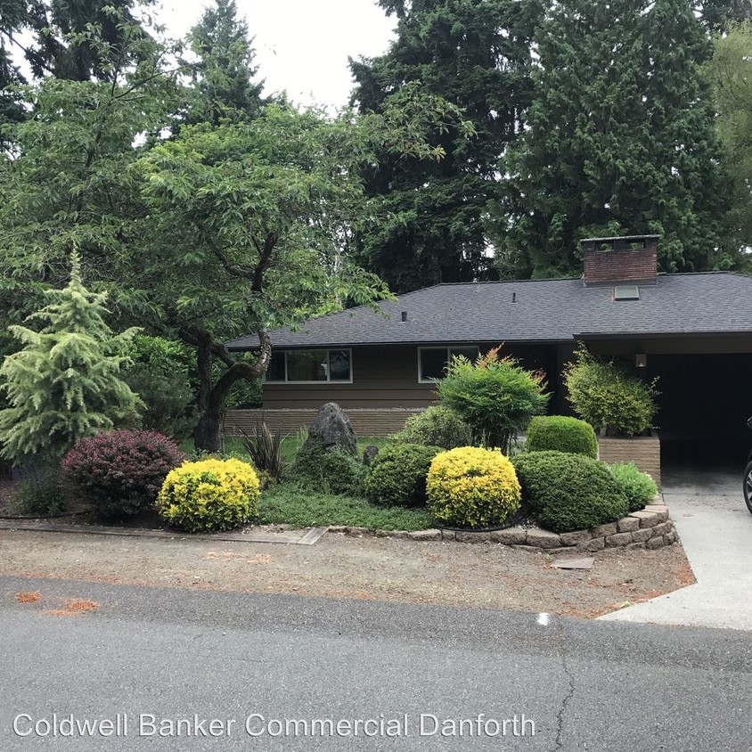 Foto principal - 10616 Woodhaven Ln