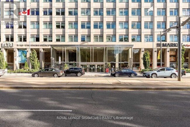 Photo du bâtiment - 111 St Clair Ave W