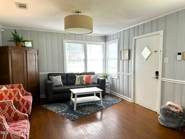 Photo - 1323 3rd St House