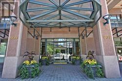 Photo du bâtiment - 909-909 Bay St.