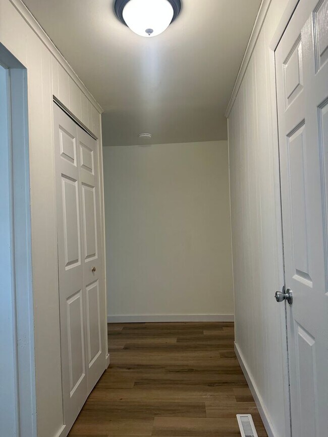 Foto del edificio - 4 Bed 2 Bath Home Available in Reynoldsburg!