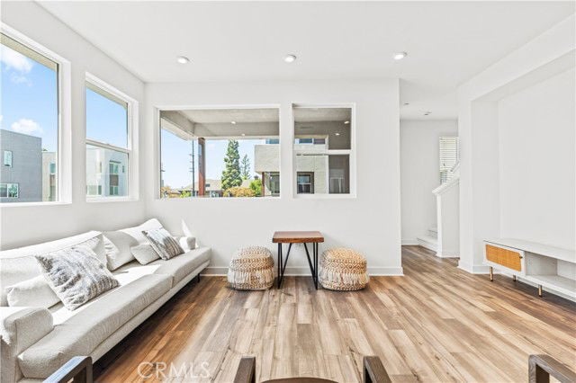 Building Photo - 609 S Lyon St