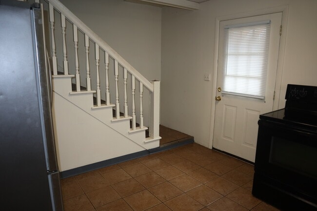 Building Photo - 333 Strawberry Way