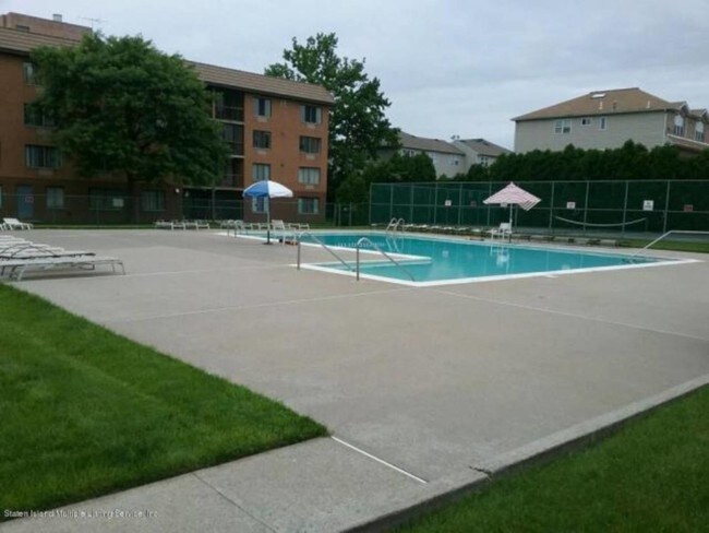 Foto del edificio - 41 Wellington Ct