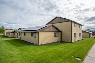 Building Photo - 713 12th St