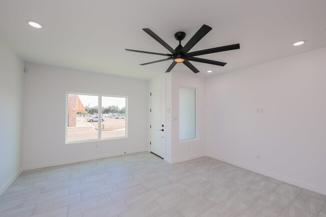 Foto del edificio - 8218 Casa Verde Rd