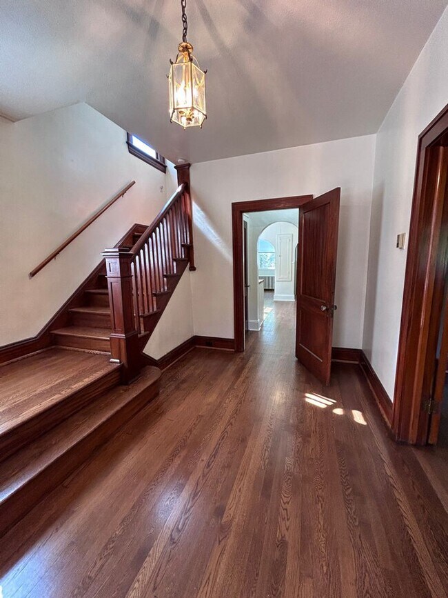 Foto del edificio - 2 Blocks from Grandin Village - Immaculate...