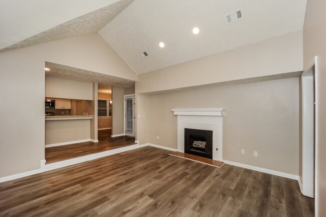 Building Photo - 540 Hillsdale Dr
