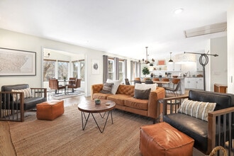 Building Photo - 15 Baywater Ln