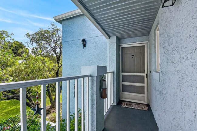 Building Photo - 1606 SE Green Acres Cir
