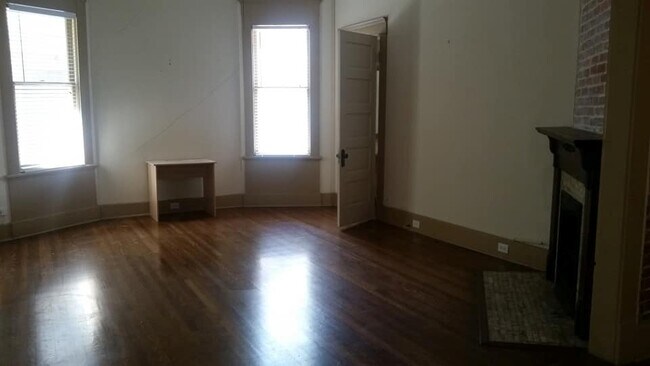 sala de estar - 37 S McLean Blvd