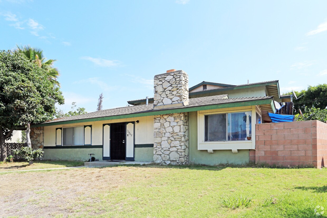Foto principal - 12042 Laguna St