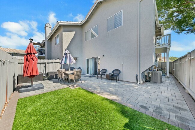Foto del edificio - Large 3/2 Townhome with Enclosed Backyard