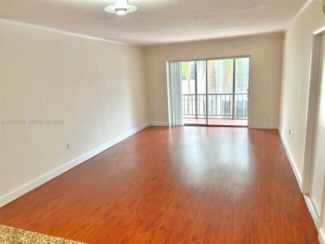 Foto del edificio - 7923 SW 104th St