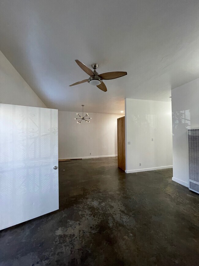 Building Photo - 1626 Echo Park Ave