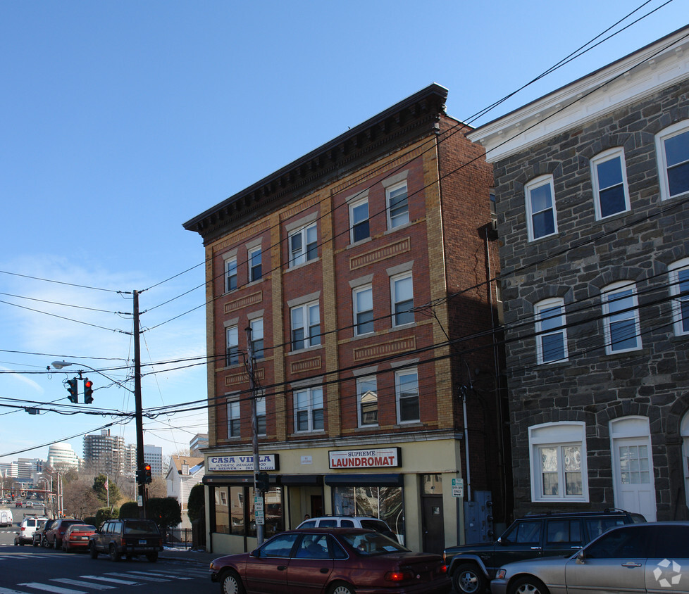 Building Photo - 182 W Main St