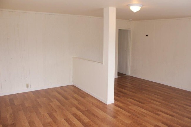 Building Photo - 4 br, 1 bath House - 6712 SE Pardee St #A