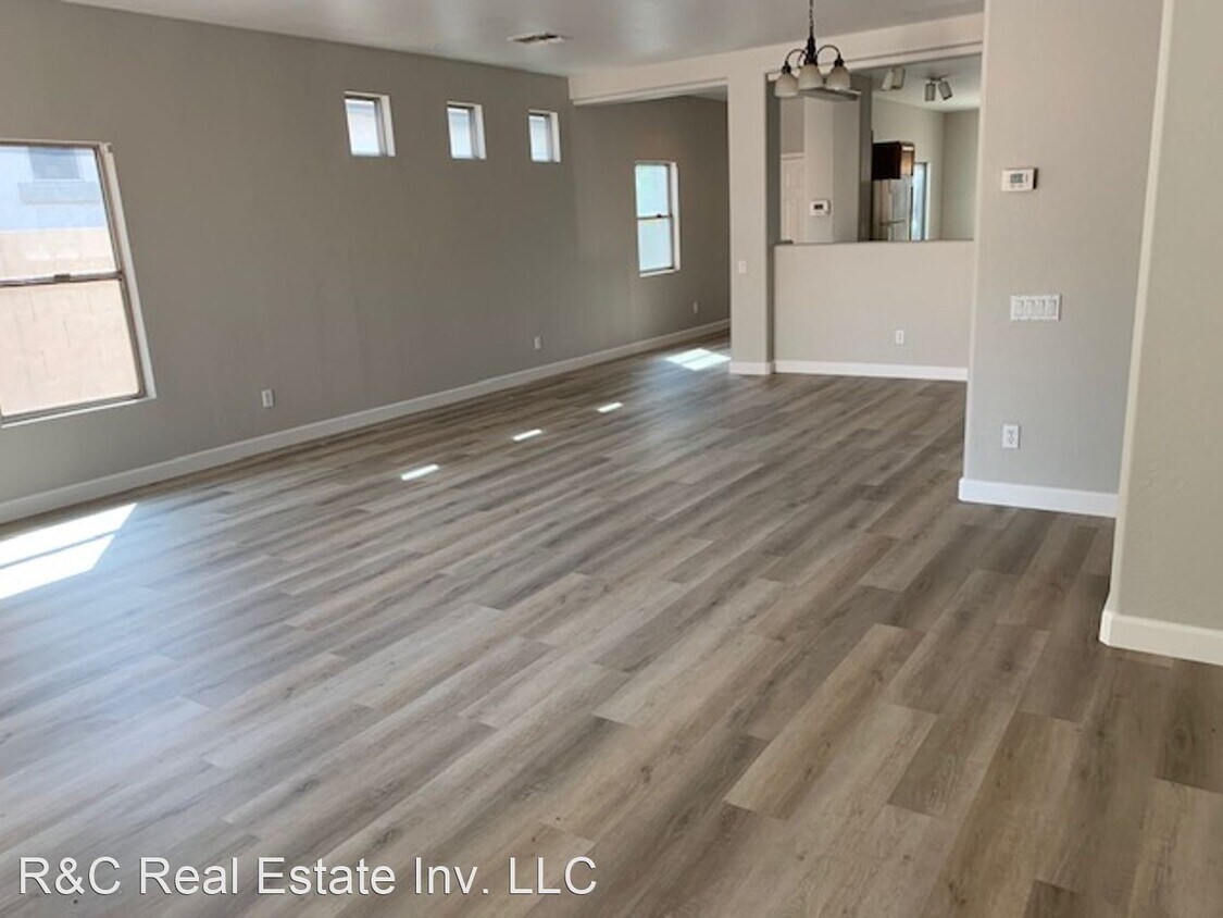 Primary Photo - 5250 W Glass Ln