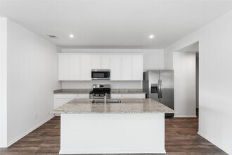 Building Photo - 31323 Heddington Ln