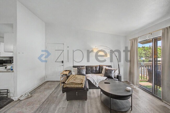 Building Photo - Unit 521