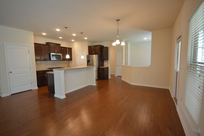 Foto del edificio - 904 Cozy Oak Ave