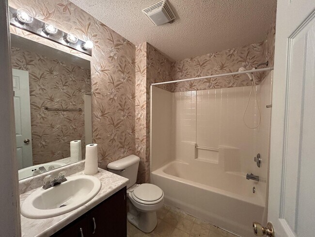 Building Photo - 143 Wayfair Ln