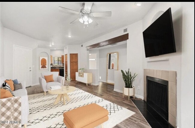 Foto del edificio - 9259 E Raintree Dr