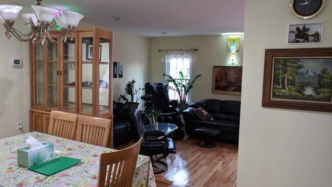 Building Photo - 13914 Woods Run Ct
