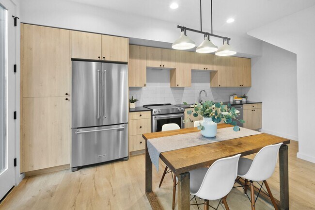 Foto del edificio - New Luxury Townhome in Seattle 2bed/2bath – Rooftop Deck, Pets OK