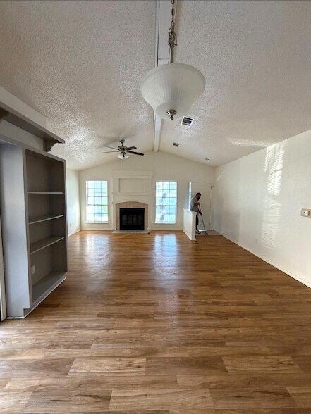 Foto del edificio - 12021 Shady Springs Rd