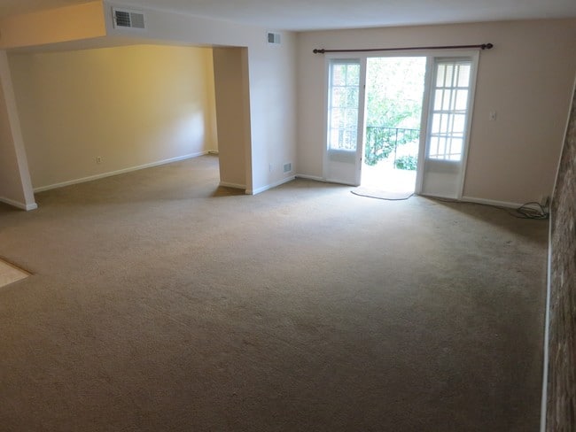 Building Photo - 1050 Eve Dr