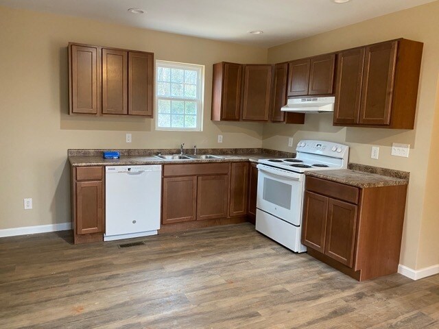 Building Photo - 208 Blue Spring Cir