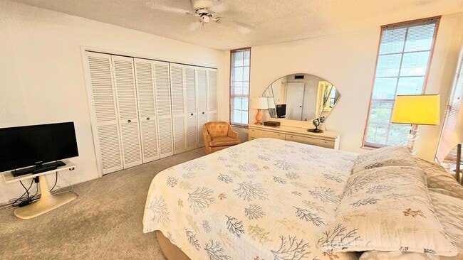 Foto del edificio - 575 Oaks Ln