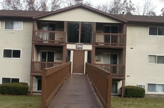 Building Photo - 300 Sand Hill Manor Dr