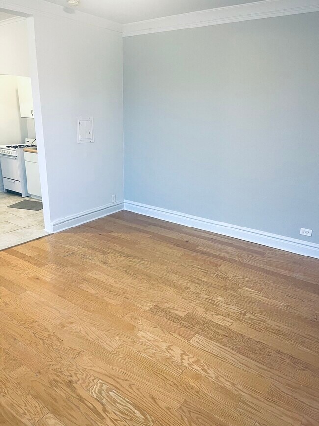 Foto del edificio - 4217 N Milwaukee Ave