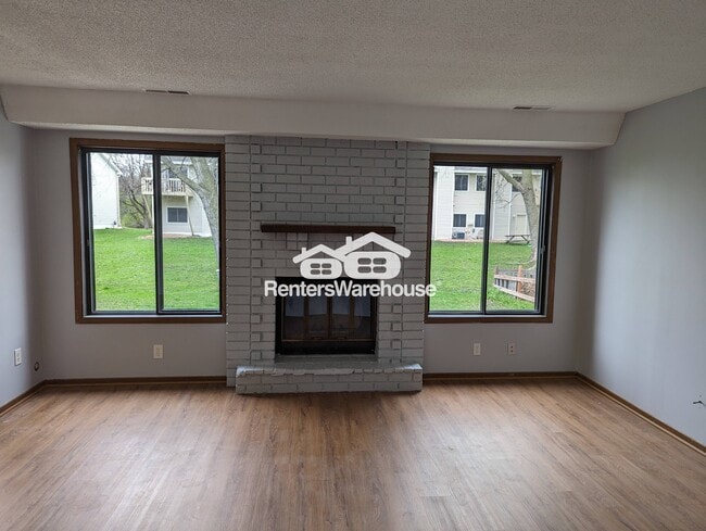 Building Photo - 738 8th Ave S