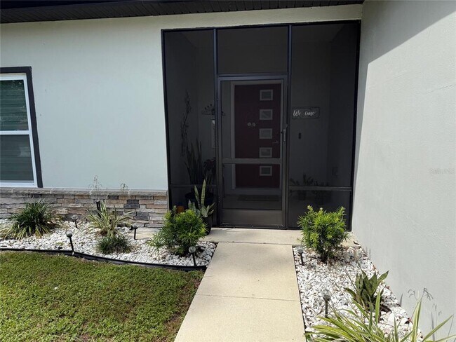 Building Photo - 3007 Hallow Dr