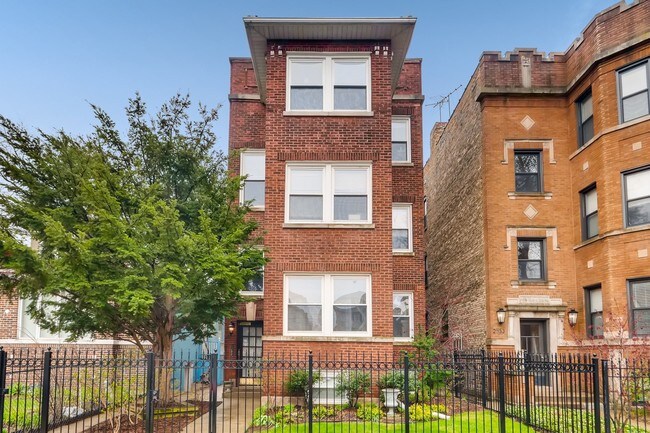 Building Photo - 2549 W Winnemac Ave